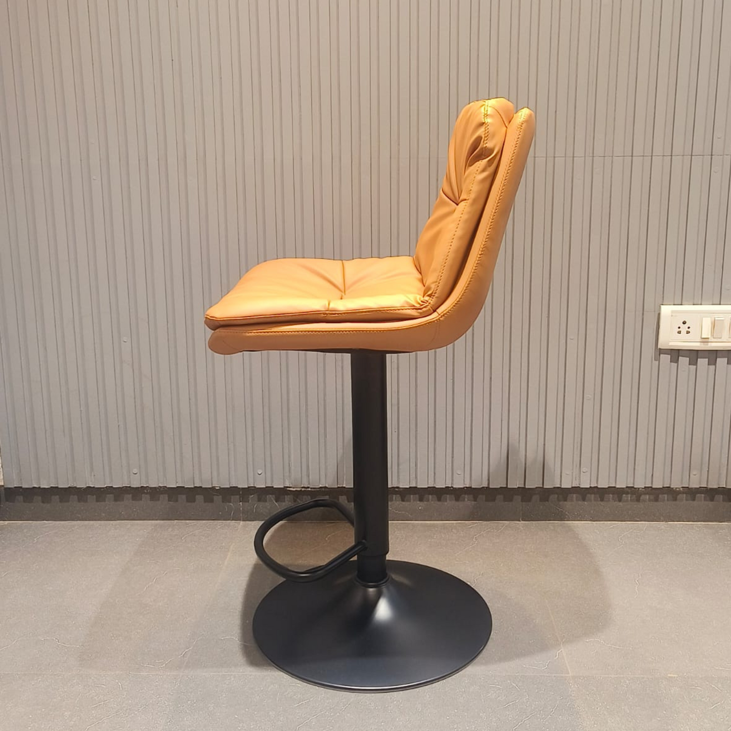 D182 - Bar stool Joss