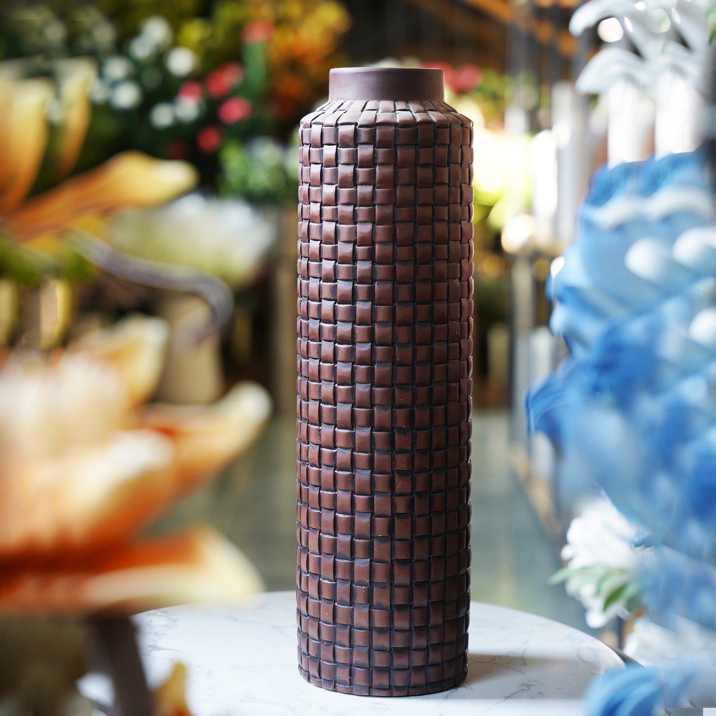 Brown checked pattern vase