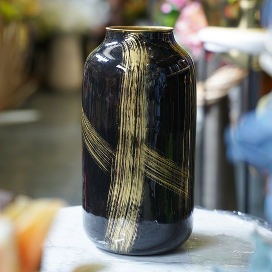 Modern Brushstroke Ceramic Vase – Noir & Gold -vertically painted